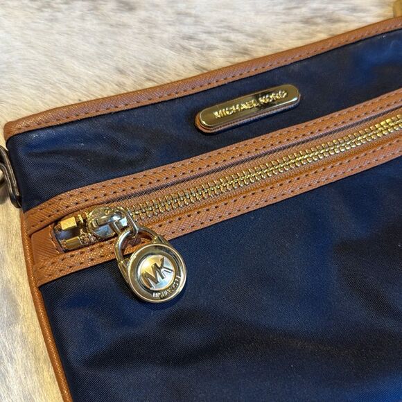 MICHAEL Michael Kors Navy Brown Gold Kempton Wristlet Clutch - Picture 2 of 6